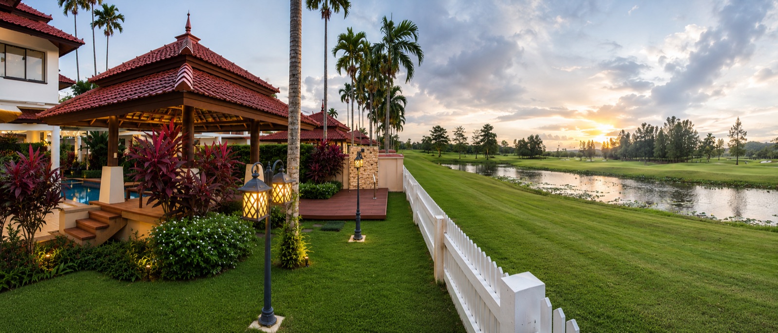 Golf Views. Timeless Living.